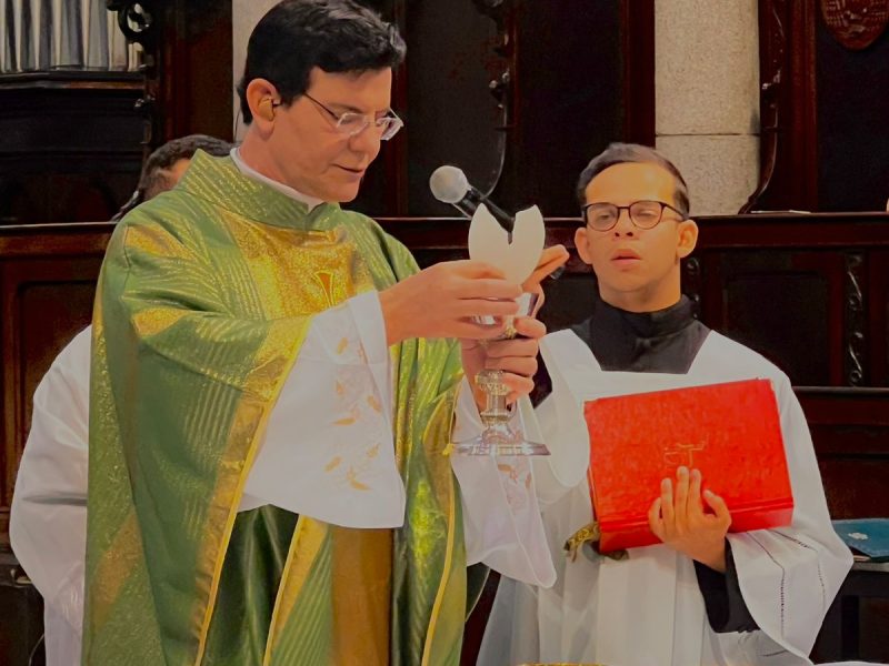 Padre Reginaldo Manzotti celebra Santa Missa da Família na Catedral da Sé
