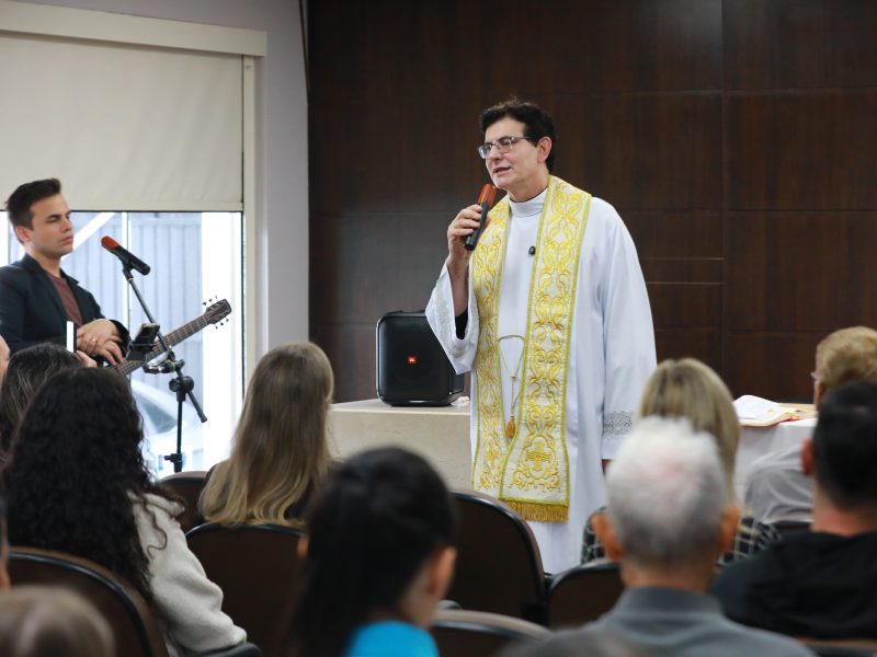 Padre Reginaldo Manzotti visita Hospital das Nações em Curitiba