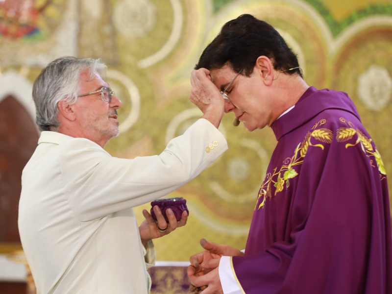 Padre Reginaldo Manzotti preside a Santa Missa das Cinzas, em Curitiba (PR)