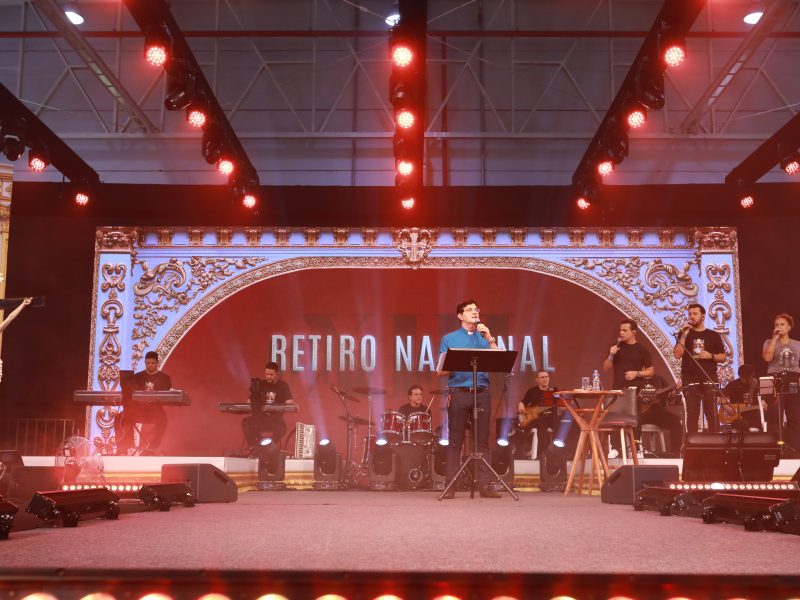 Padre Manzotti comanda o XIII Retiro Nacional em Curitiba (PR)