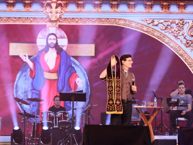 Padre Manzotti conduziu a 3ª e 4ª palestra do Retiro Nacional
