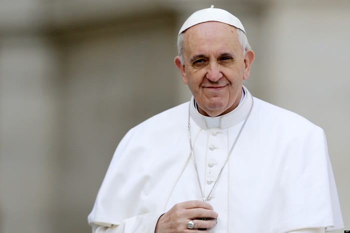 Papa Francisco é sepultado com ritos de simplicidade e profunda devoção mariana