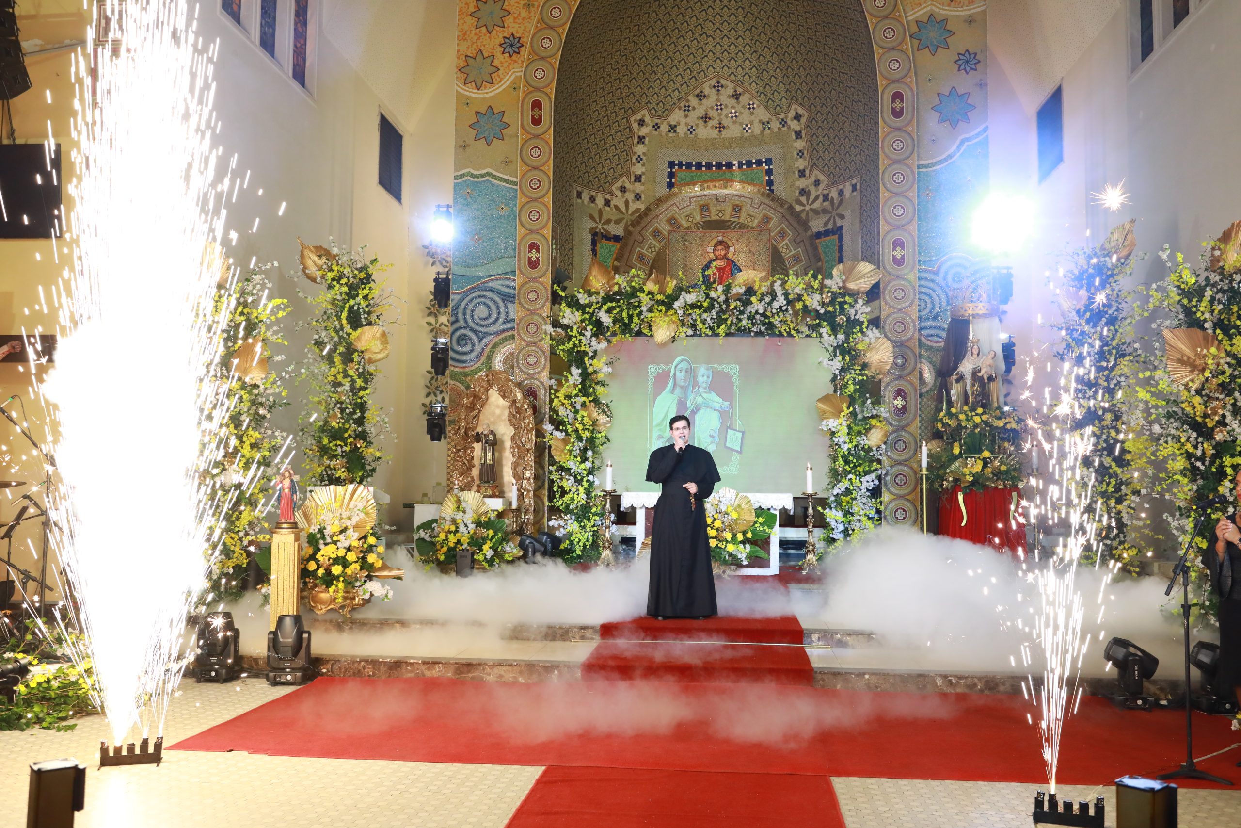 Show Especial 20 anos da Associação Evangelizar É Preciso com Padre Reginaldo Manzotti