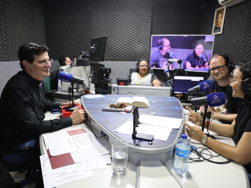 Padre Reginaldo Manzotti visita a rádio Dom Bosco FM em Fortaleza