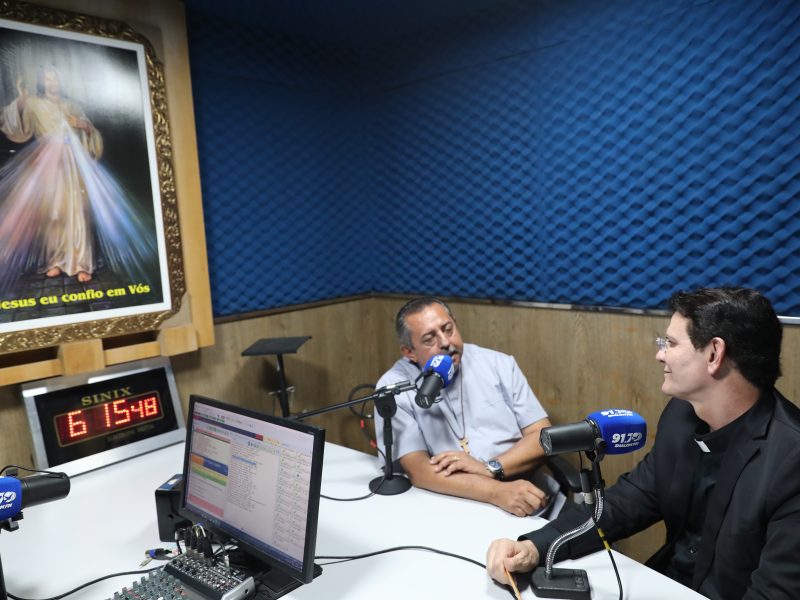 Padre Reginaldo Manzotti participa de bate papo na Rádio Shalow