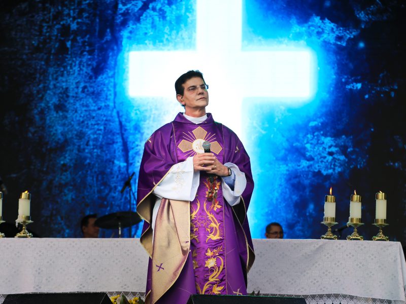 Coronel Fabriciano vive um dia de intensa fé com Padre Reginaldo Manzotti