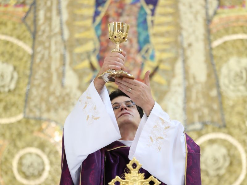 Padre Reginaldo Manzotti preside Santa Missa de envio para os voluntários do XIV Retiro Nacional Evangelizar É Preciso