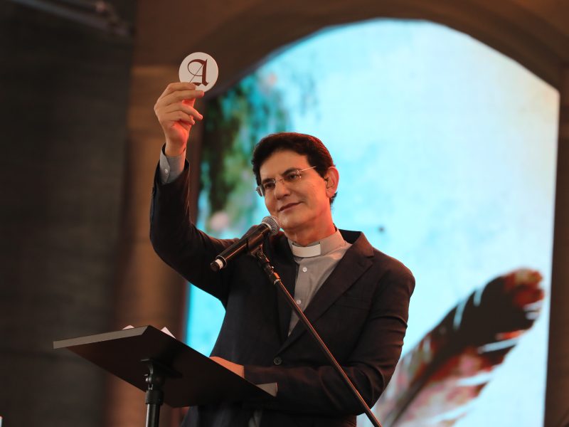 Na abertura do XIV Retiro Nacional Evangelizar É Preciso, Padre Reginaldo Manzotti conduz a primeira palestra