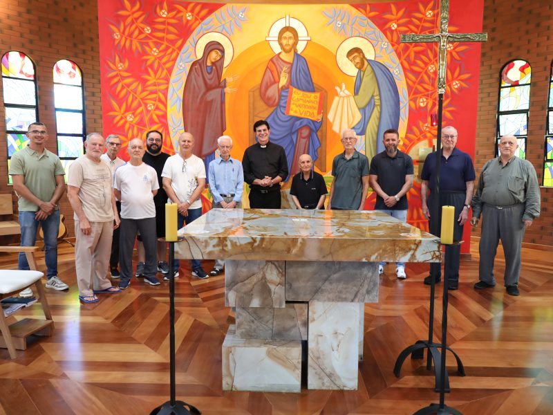 Padre Reginaldo Manzotti realiza visita na Comunidade Marista e no Seminário Diocesano
